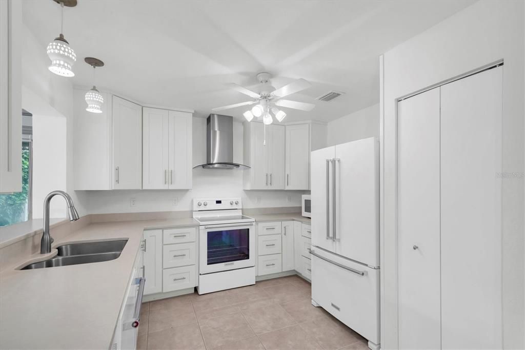 Active With Contract: $445,000 (2 beds, 2 baths, 1760 Square Feet)