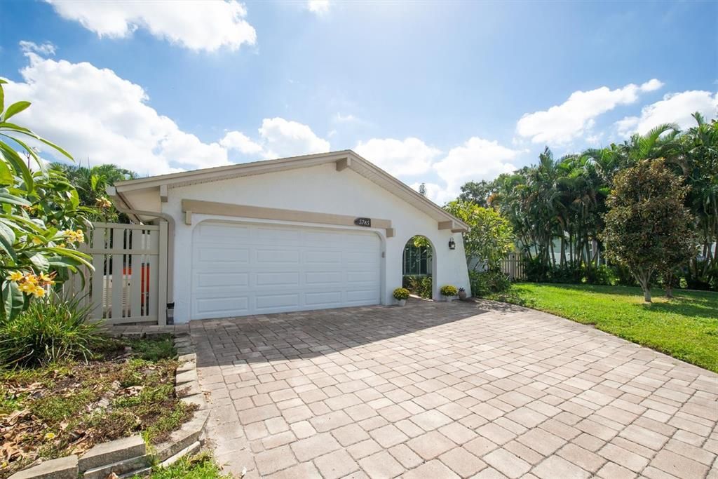 Active With Contract: $445,000 (2 beds, 2 baths, 1760 Square Feet)