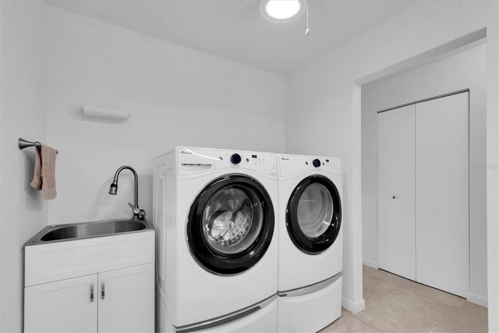 Active With Contract: $445,000 (2 beds, 2 baths, 1760 Square Feet)