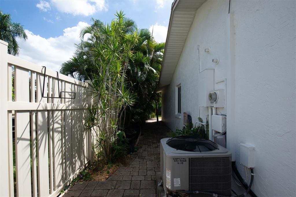 Active With Contract: $445,000 (2 beds, 2 baths, 1760 Square Feet)