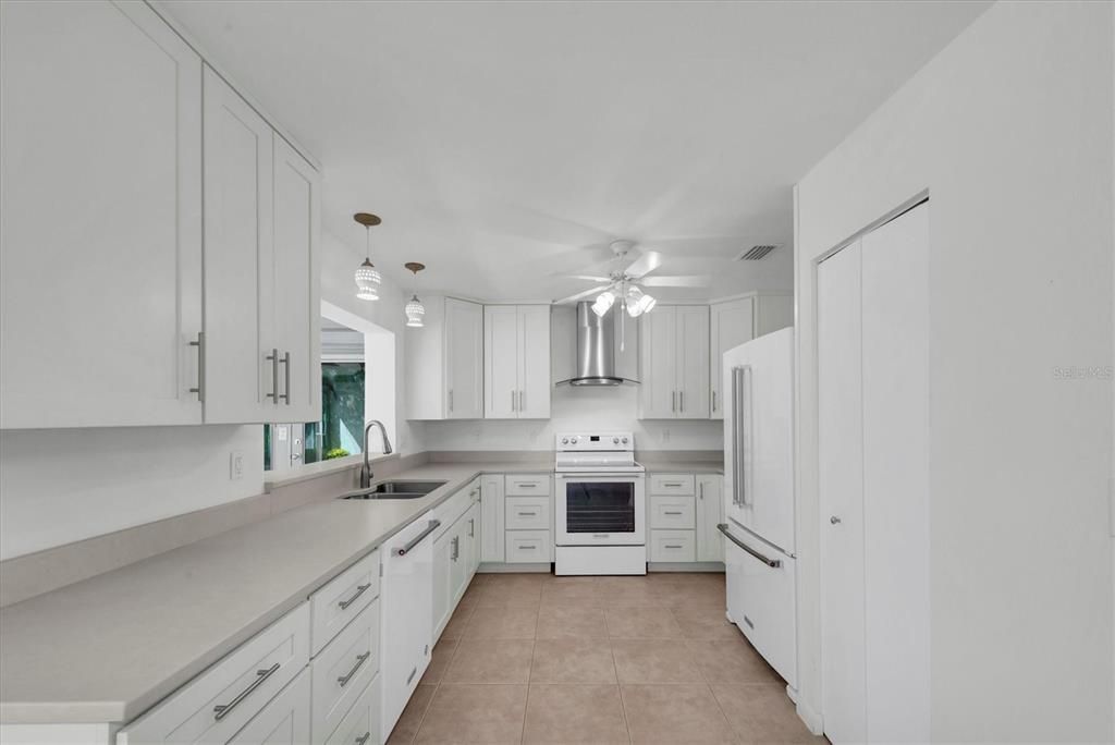 Active With Contract: $445,000 (2 beds, 2 baths, 1760 Square Feet)
