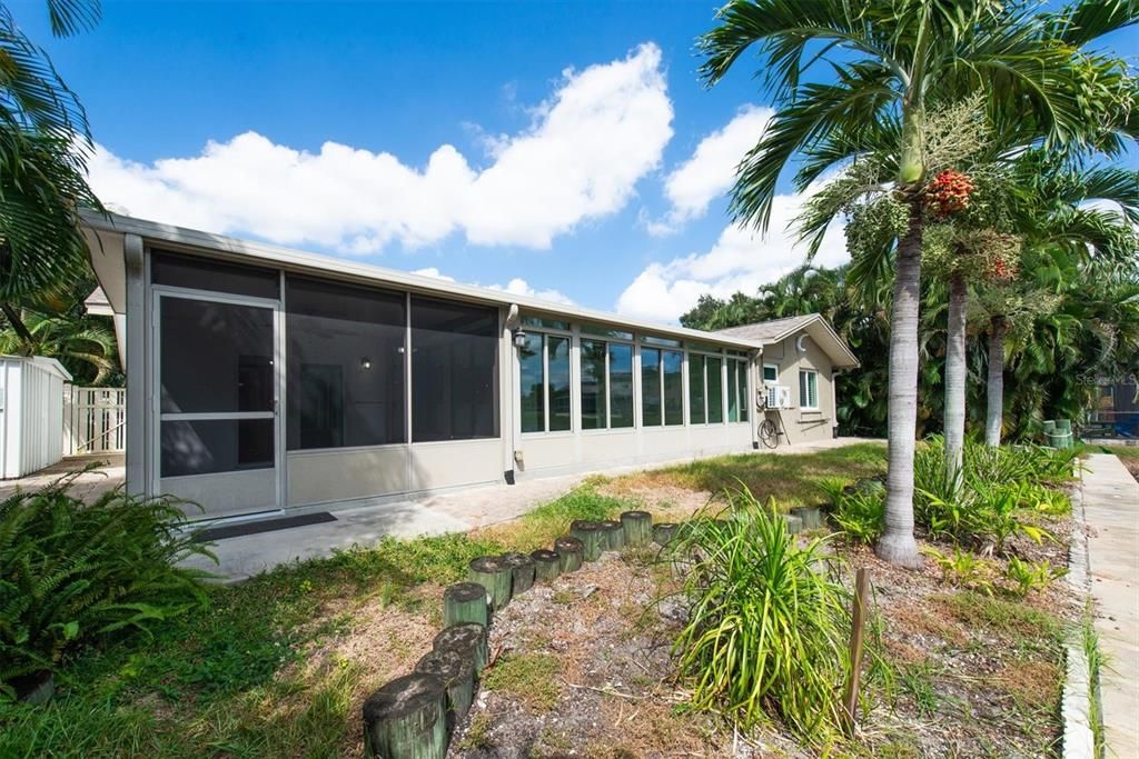 Active With Contract: $445,000 (2 beds, 2 baths, 1760 Square Feet)