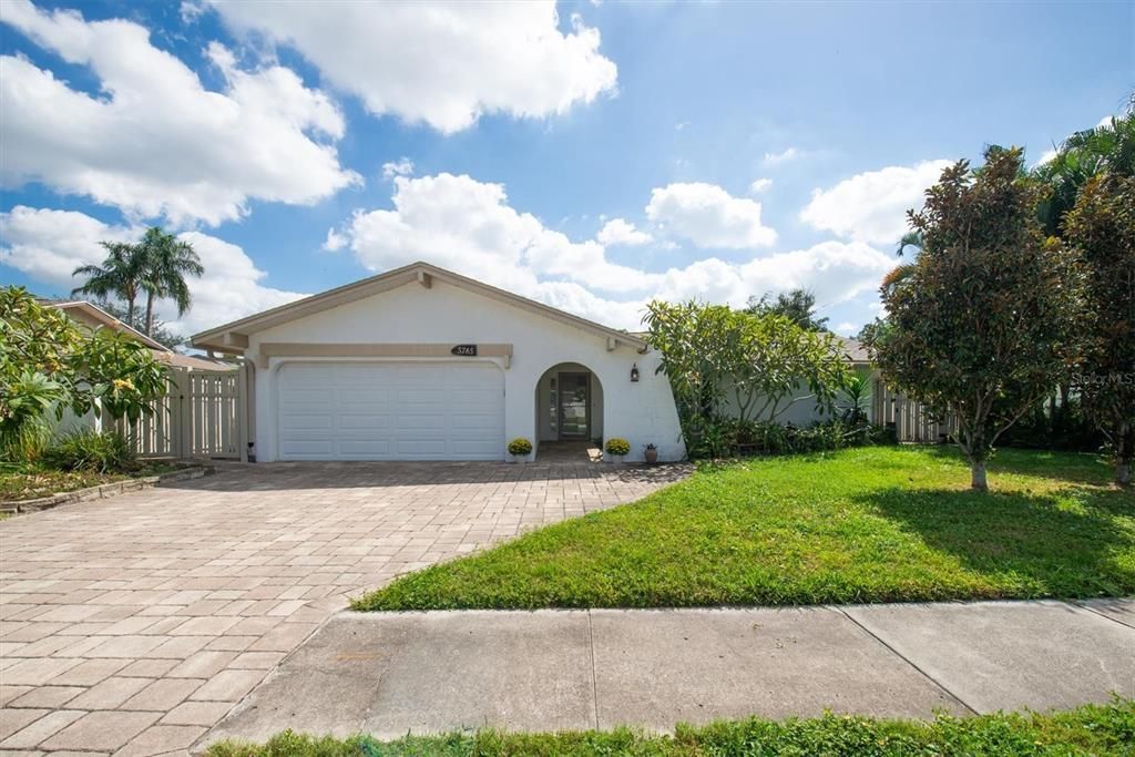 Active With Contract: $445,000 (2 beds, 2 baths, 1760 Square Feet)