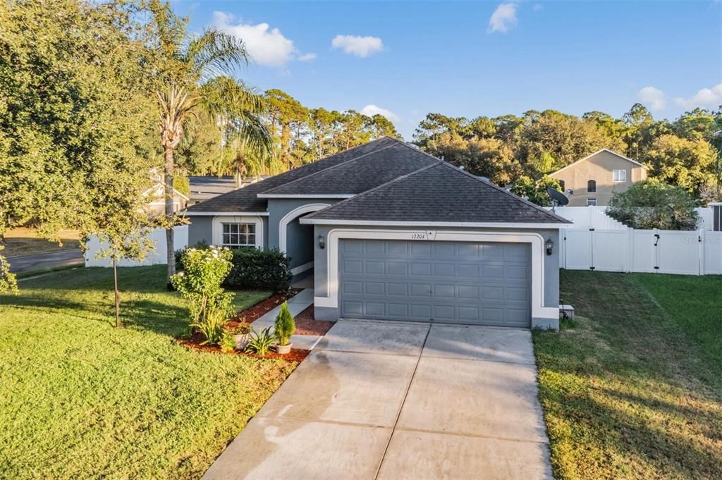 For Sale: $364,900 (4 beds, 2 baths, 1550 Square Feet)