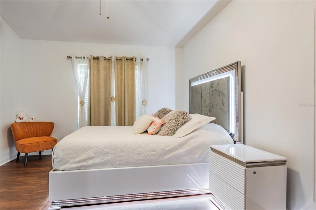 For Sale: $364,900 (4 beds, 2 baths, 1550 Square Feet)