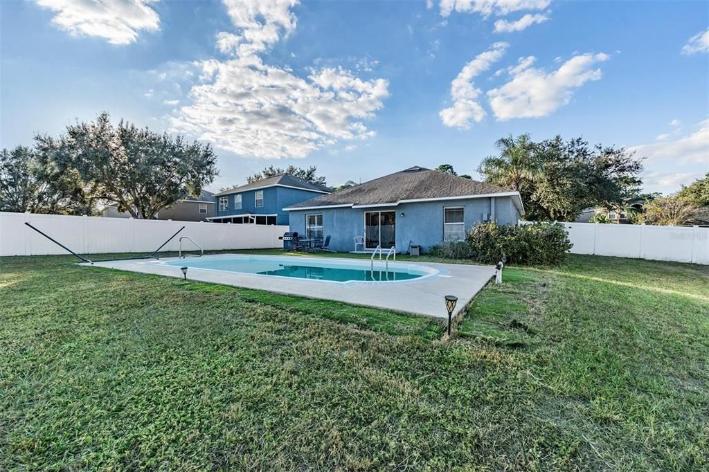 For Sale: $364,900 (4 beds, 2 baths, 1550 Square Feet)