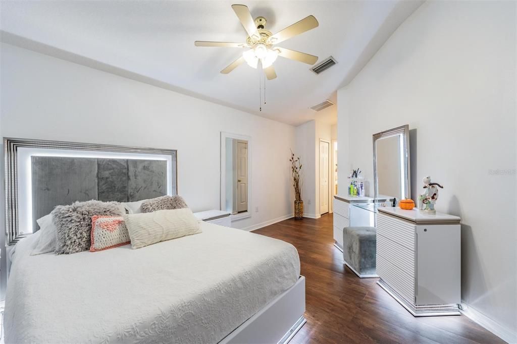 For Sale: $364,900 (4 beds, 2 baths, 1550 Square Feet)