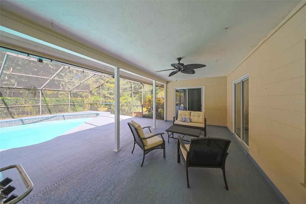 合同活跃: $409,700 (3 贝兹, 2 浴室, 1625 平方英尺)