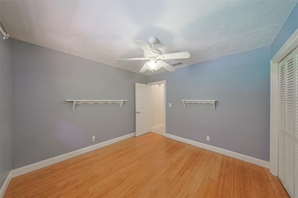 合同活跃: $409,700 (3 贝兹, 2 浴室, 1625 平方英尺)