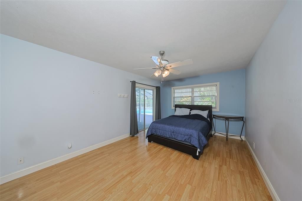 合同活跃: $409,700 (3 贝兹, 2 浴室, 1625 平方英尺)