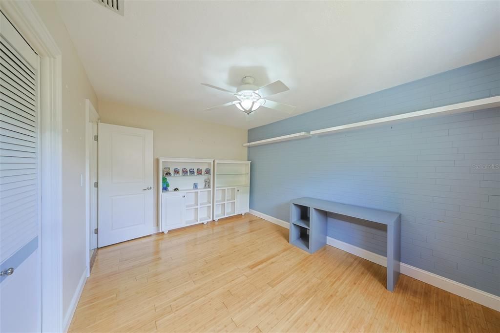 合同活跃: $409,700 (3 贝兹, 2 浴室, 1625 平方英尺)