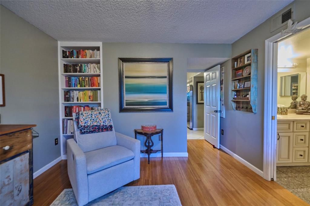 Active With Contract: $289,000 (3 beds, 2 baths, 1186 Square Feet)