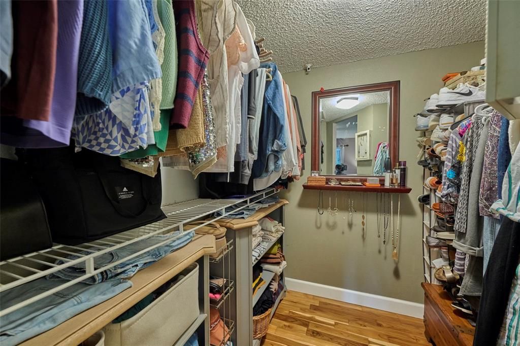 Active With Contract: $289,000 (3 beds, 2 baths, 1186 Square Feet)