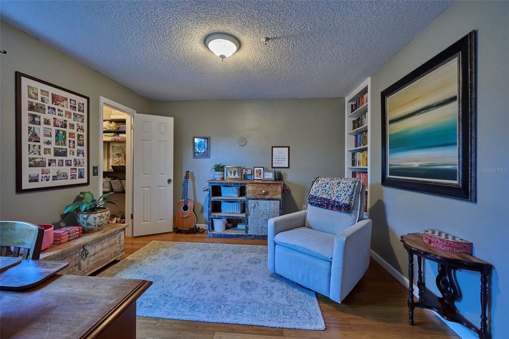 Active With Contract: $289,000 (3 beds, 2 baths, 1186 Square Feet)