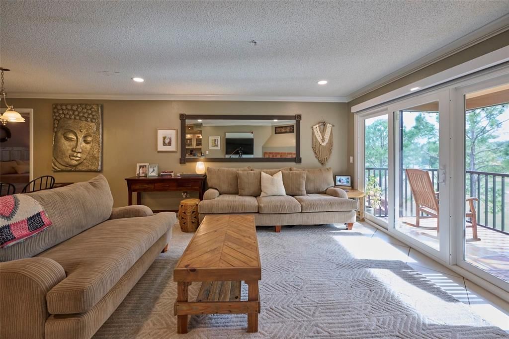 Active With Contract: $289,000 (3 beds, 2 baths, 1186 Square Feet)