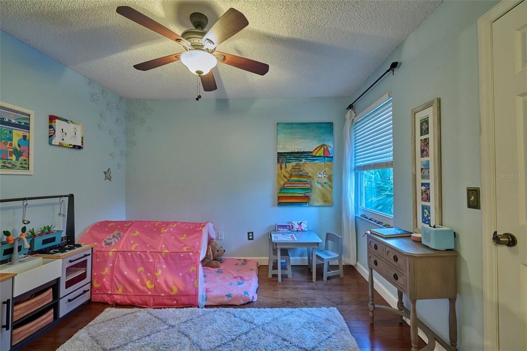 Active With Contract: $289,000 (3 beds, 2 baths, 1186 Square Feet)