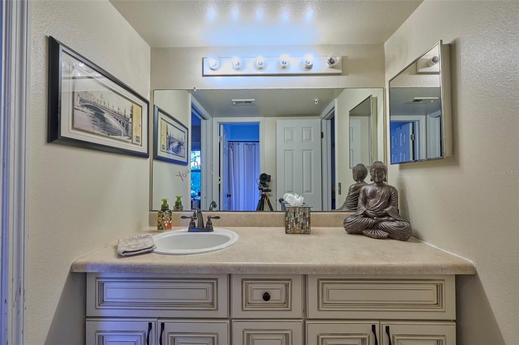 Active With Contract: $289,000 (3 beds, 2 baths, 1186 Square Feet)