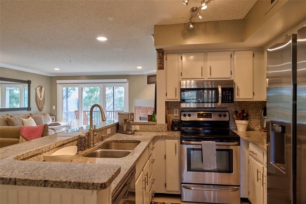 Active With Contract: $289,000 (3 beds, 2 baths, 1186 Square Feet)