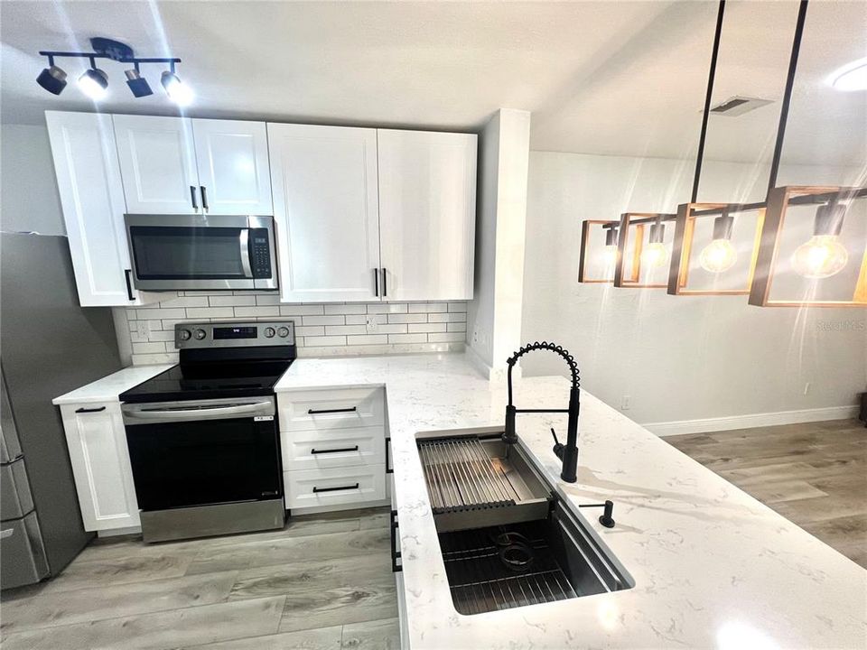 For Rent: $1,875 (2 beds, 2 baths, 1003 Square Feet)