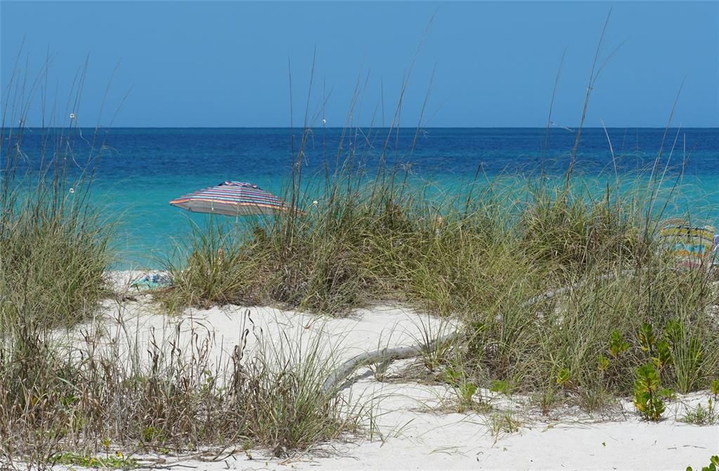 For Sale: $885,000 (3 beds, 2 baths, 2035 Square Feet)