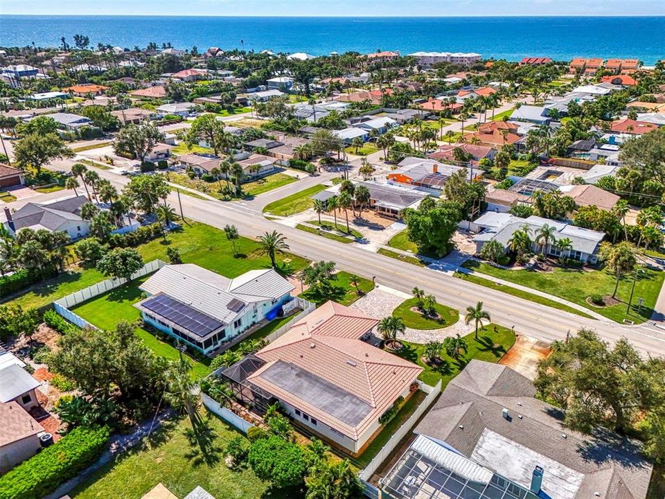 For Sale: $885,000 (3 beds, 2 baths, 2035 Square Feet)