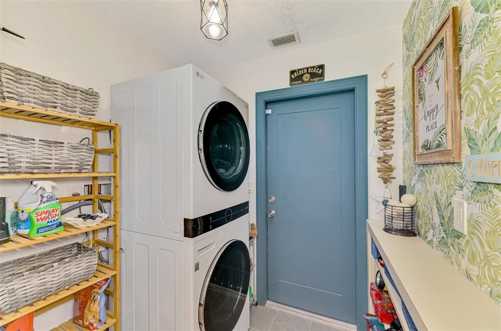 For Sale: $885,000 (3 beds, 2 baths, 2035 Square Feet)