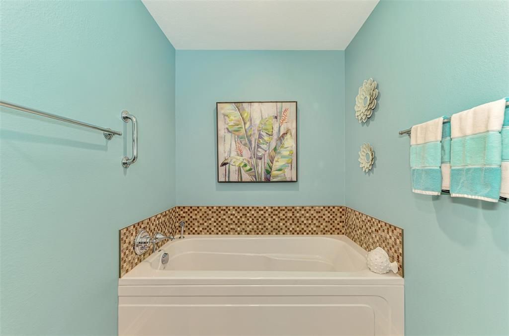 For Sale: $885,000 (3 beds, 2 baths, 2035 Square Feet)