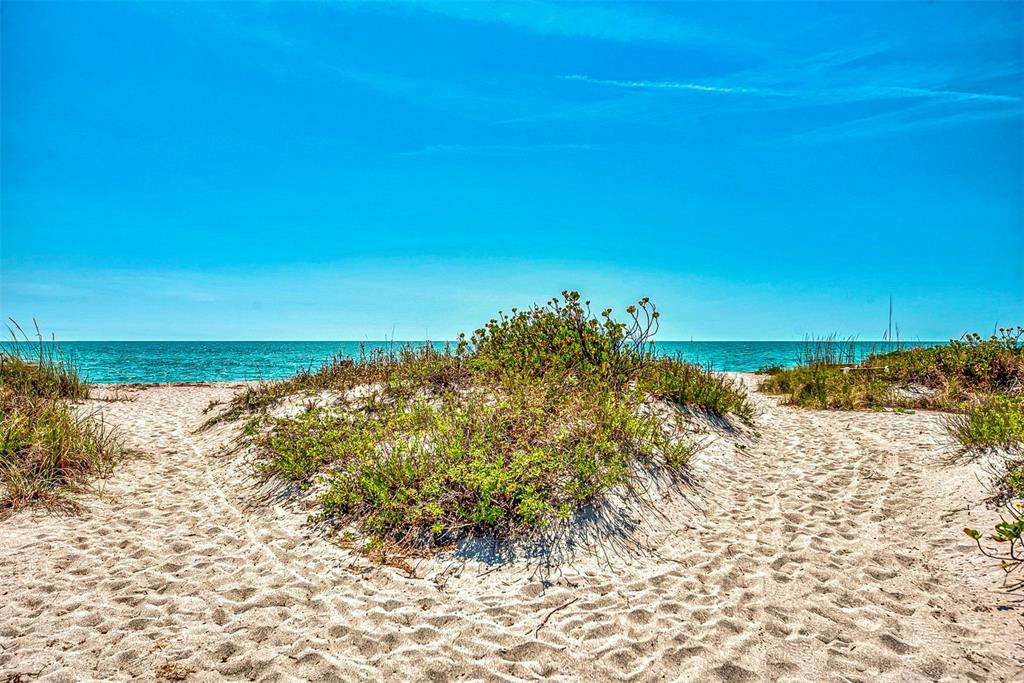 For Sale: $885,000 (3 beds, 2 baths, 2035 Square Feet)