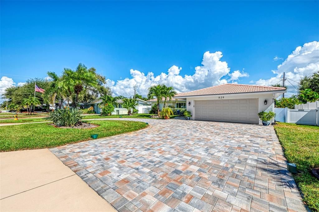 For Sale: $885,000 (3 beds, 2 baths, 2035 Square Feet)