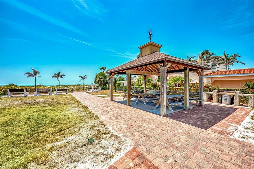 For Sale: $885,000 (3 beds, 2 baths, 2035 Square Feet)