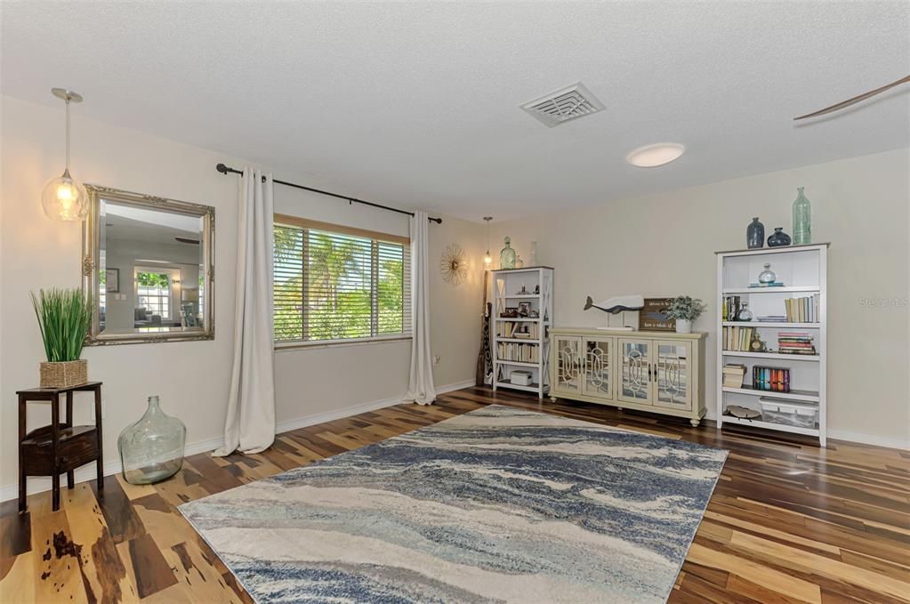 For Sale: $885,000 (3 beds, 2 baths, 2035 Square Feet)