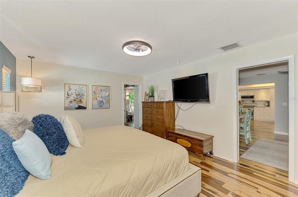 For Sale: $885,000 (3 beds, 2 baths, 2035 Square Feet)