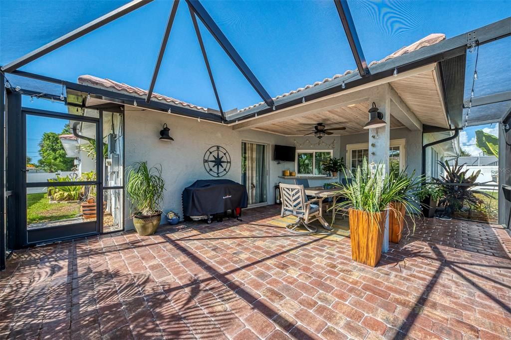 For Sale: $885,000 (3 beds, 2 baths, 2035 Square Feet)