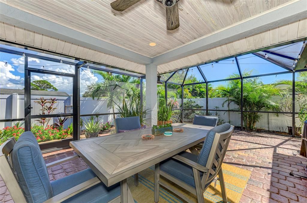 For Sale: $885,000 (3 beds, 2 baths, 2035 Square Feet)