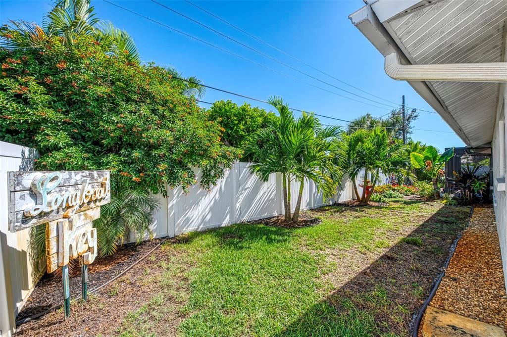 For Sale: $885,000 (3 beds, 2 baths, 2035 Square Feet)