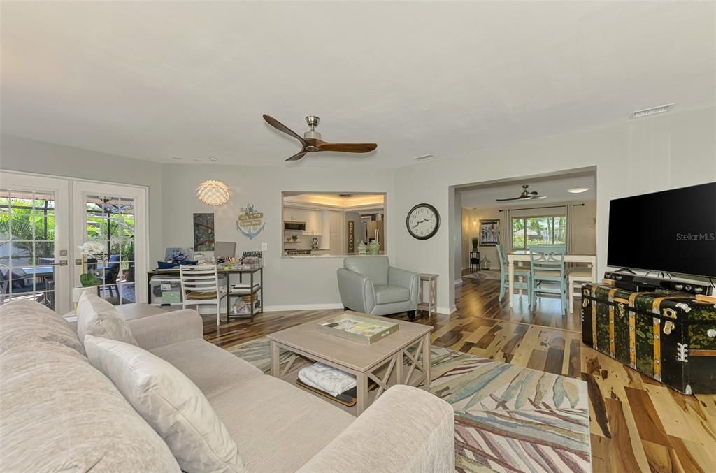 For Sale: $885,000 (3 beds, 2 baths, 2035 Square Feet)