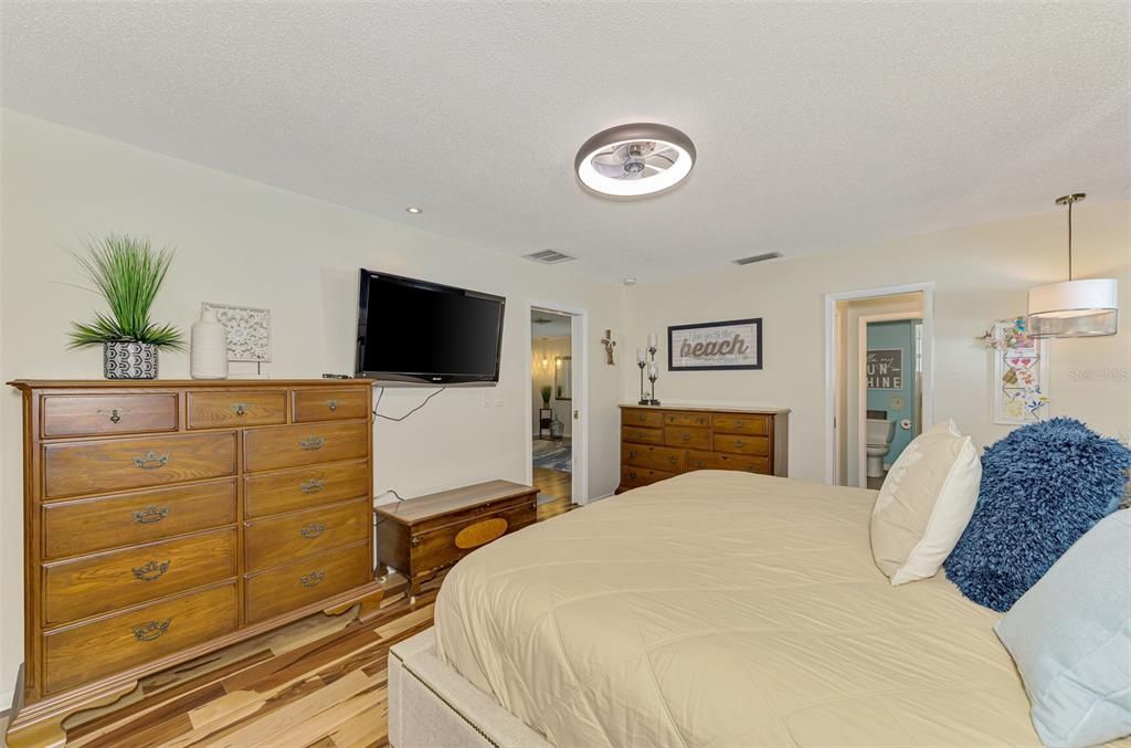 For Sale: $885,000 (3 beds, 2 baths, 2035 Square Feet)