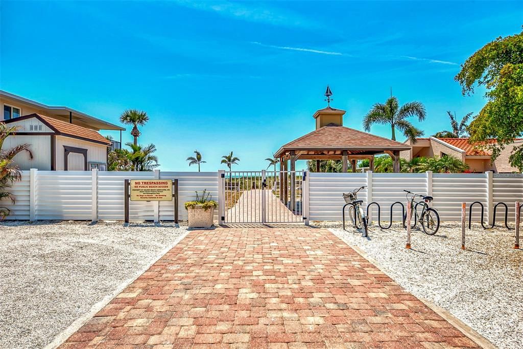 For Sale: $885,000 (3 beds, 2 baths, 2035 Square Feet)