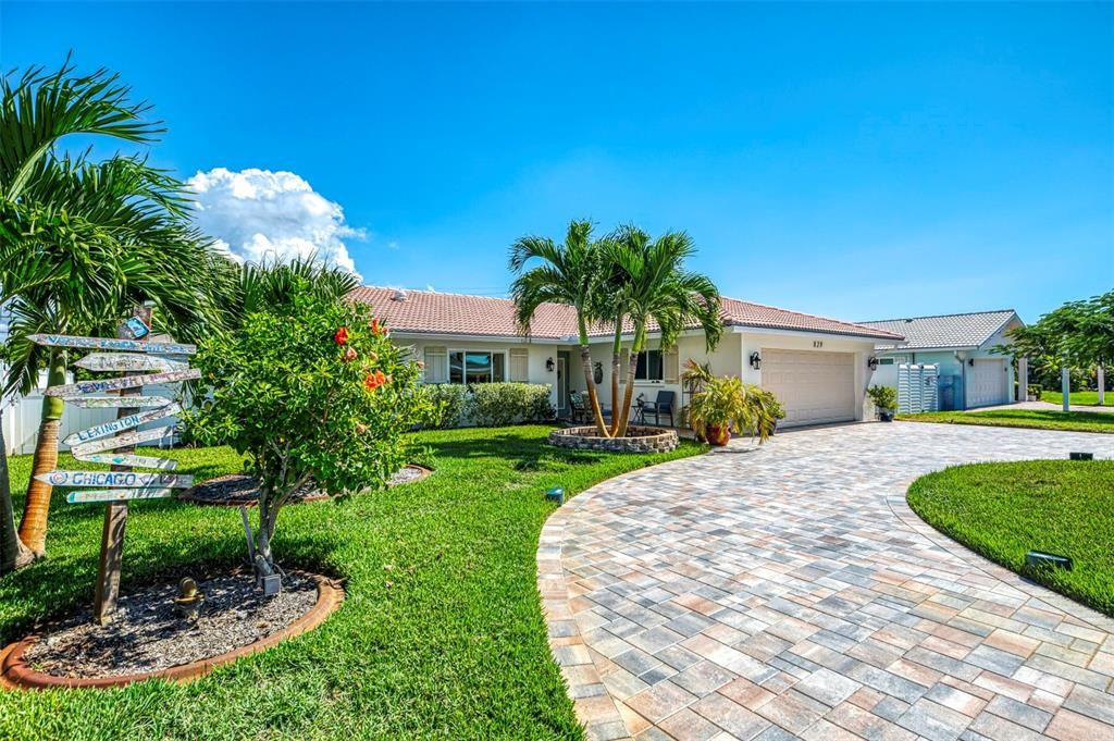 For Sale: $885,000 (3 beds, 2 baths, 2035 Square Feet)