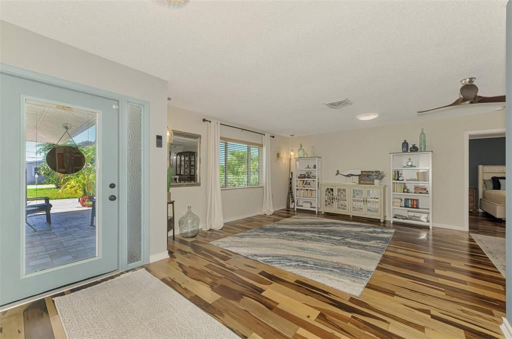 For Sale: $885,000 (3 beds, 2 baths, 2035 Square Feet)