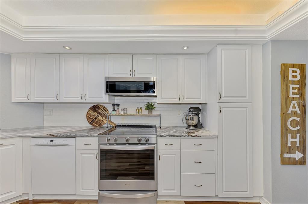 For Sale: $885,000 (3 beds, 2 baths, 2035 Square Feet)