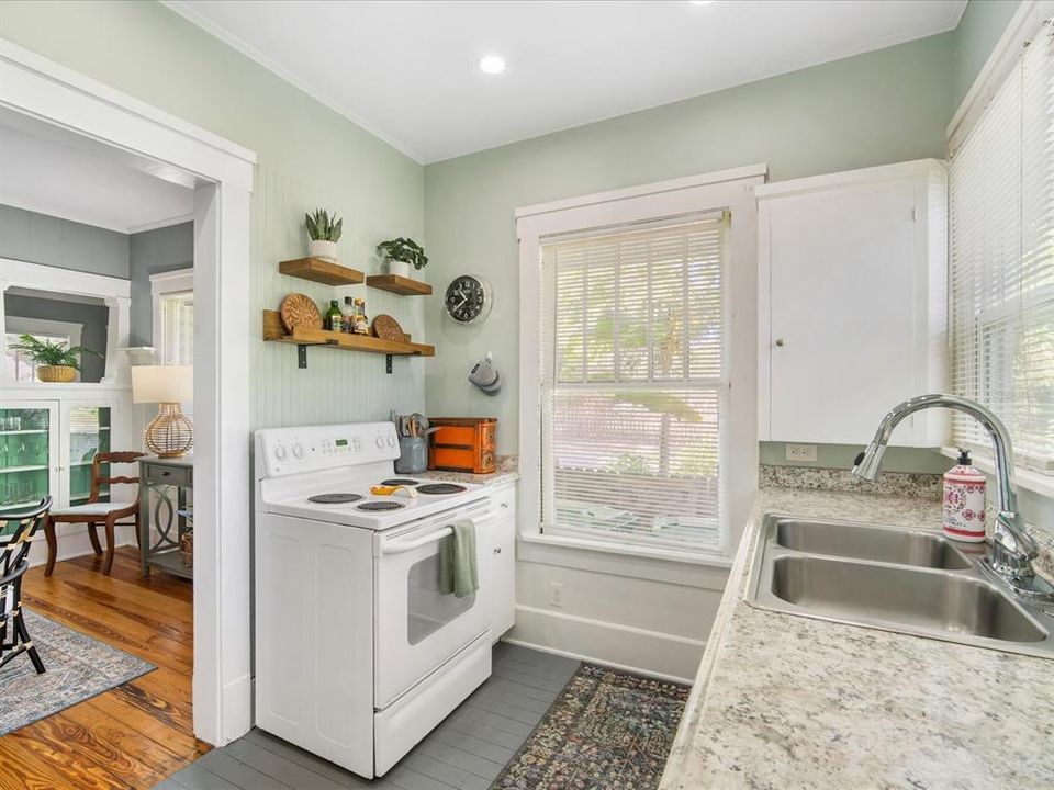 For Sale: $655,000 (3 beds, 3 baths, 1855 Square Feet)