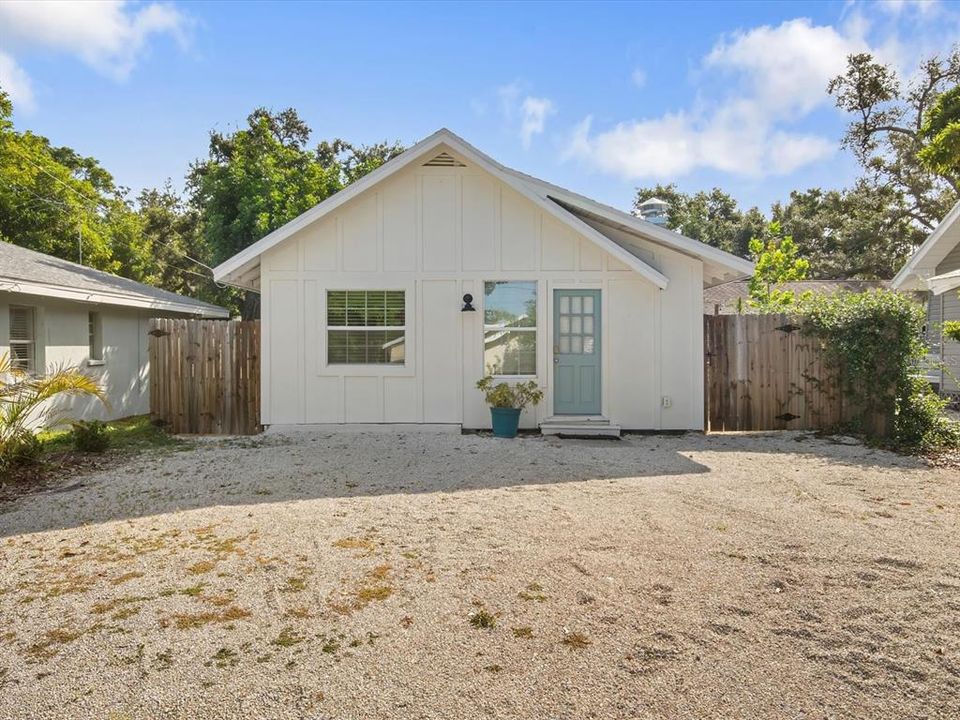 For Sale: $655,000 (3 beds, 3 baths, 1855 Square Feet)