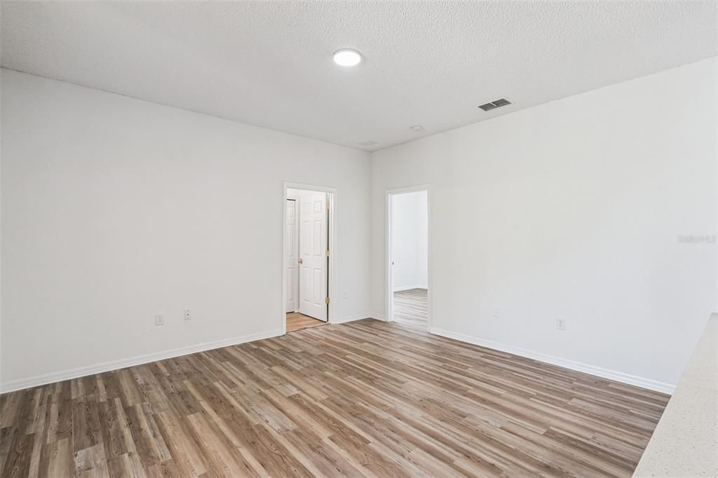 For Sale: $315,000 (4 beds, 2 baths, 1731 Square Feet)