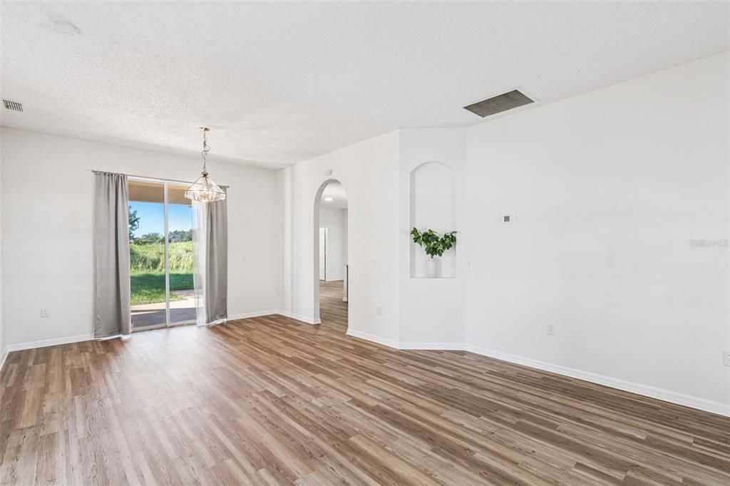 For Sale: $315,000 (4 beds, 2 baths, 1731 Square Feet)