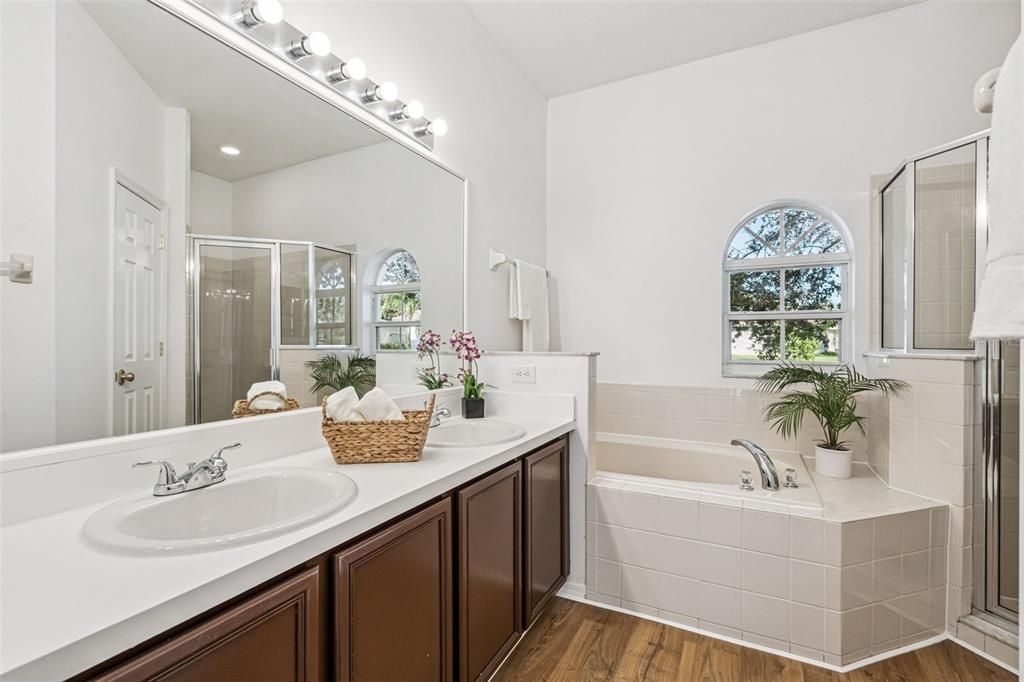 For Sale: $315,000 (4 beds, 2 baths, 1731 Square Feet)