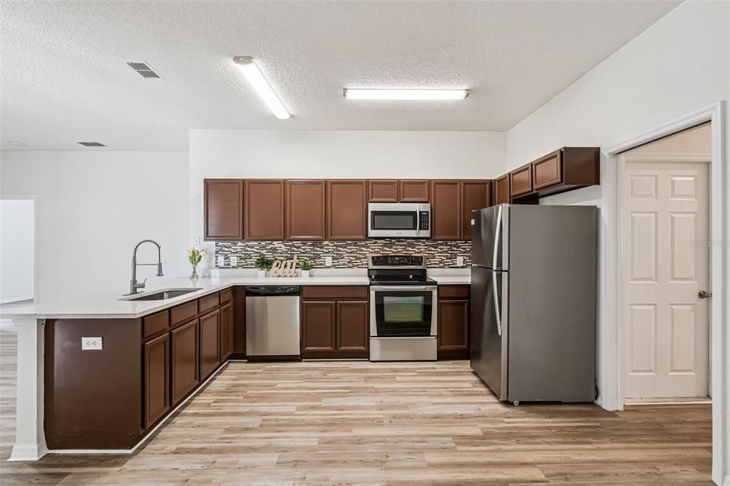 For Sale: $315,000 (4 beds, 2 baths, 1731 Square Feet)