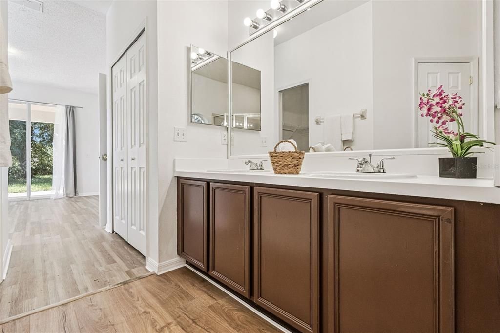 For Sale: $315,000 (4 beds, 2 baths, 1731 Square Feet)