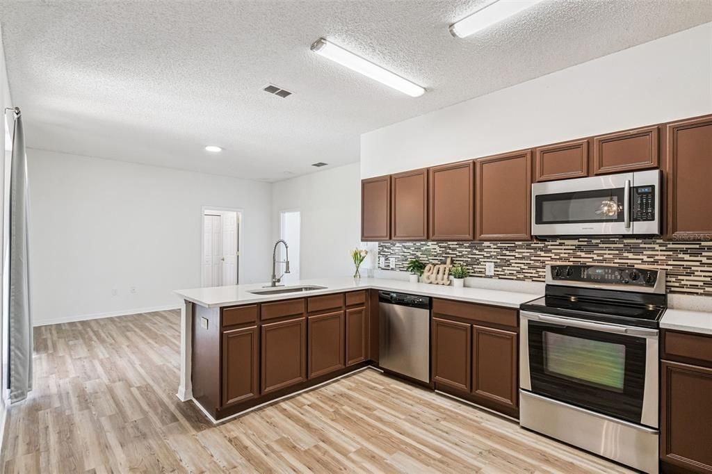 For Sale: $315,000 (4 beds, 2 baths, 1731 Square Feet)