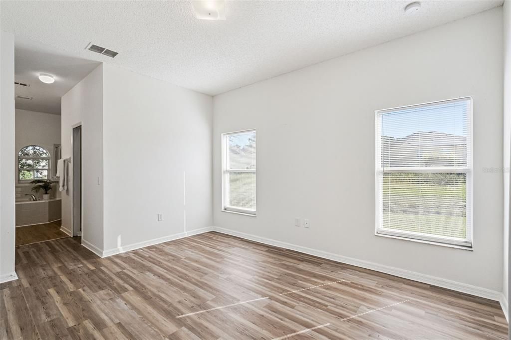 For Sale: $315,000 (4 beds, 2 baths, 1731 Square Feet)